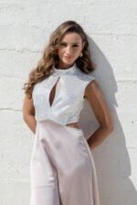VESTIDO COMPRIDO TAUPE COM CORPO BRILHANTE RINASCIMENTO - Image 3