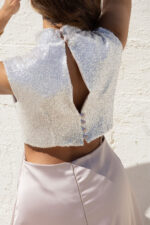 VESTIDO COMPRIDO TAUPE COM CORPO BRILHANTE RINASCIMENTO - Image 5