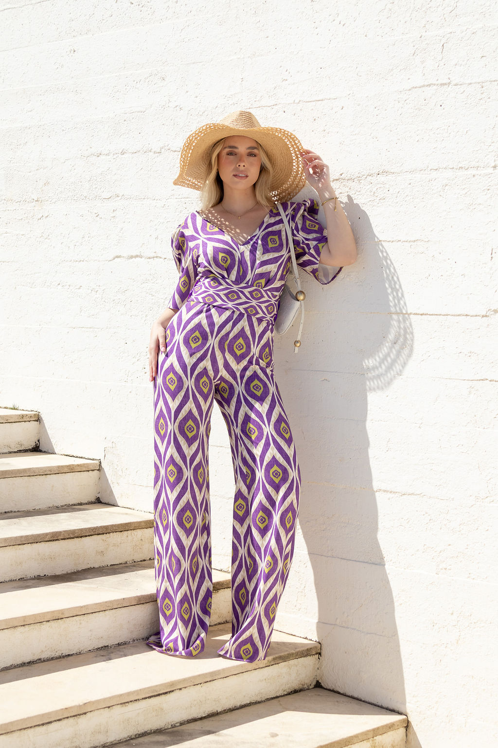 IMG_7925 MACACÃO ESTAMPADO ROXO COM CINTO PONTO CHIC - Image 1