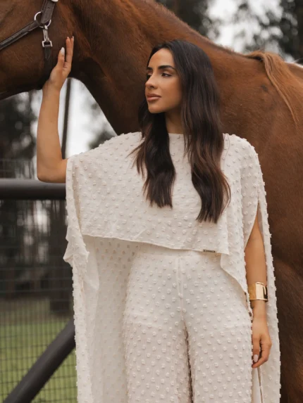 BLUSA CRU FLUIDA COM TEXTURA SAHOCO