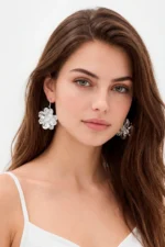 BRINCOS FLOR PRATA TEXTURIZADA SAHOCO