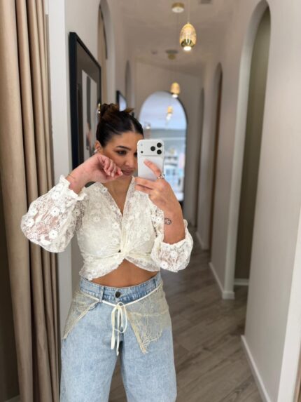 TOP EM RENDA BRANCO COM ENTRELACE PONTO CHIC