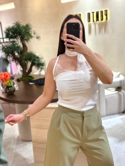 TOP BRANCO ACETINADO COM DETALHE CHOKER EM RENDA PONTO CHIC