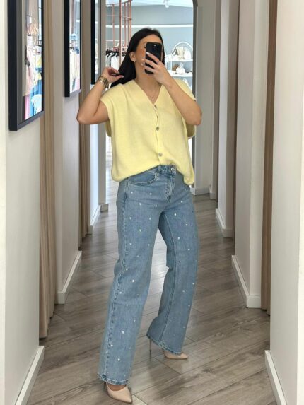 CALÇA DE GANGA COM APLICAÇÕES EM CORAÇÃO PONTO CHIC