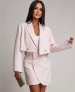 CONJUNTO ROSA CLARO COM BLAZER CROPPED E SAIA PONTO CHIC - Image 3