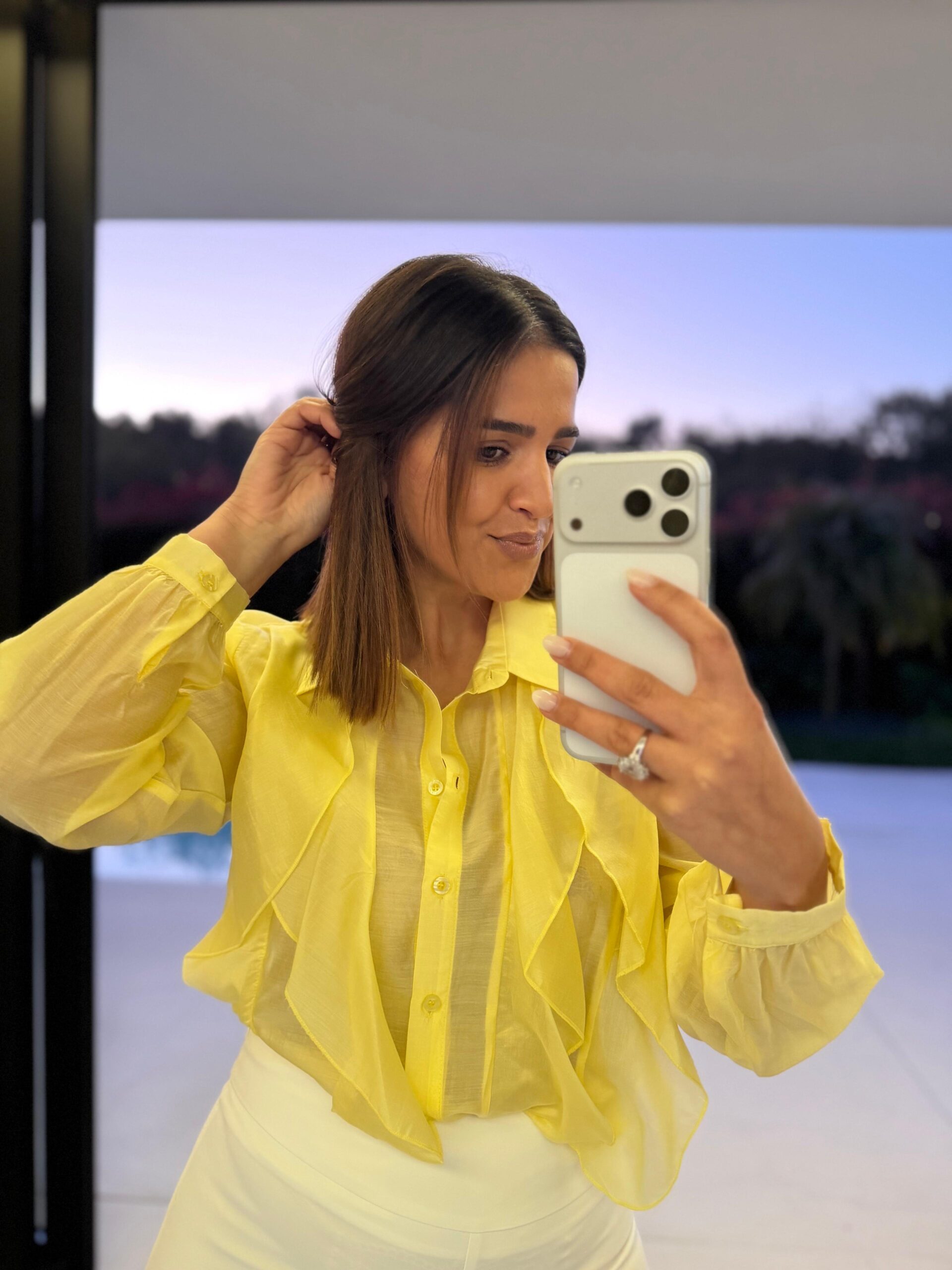 WhatsApp Image 2026-03-18 at 19.22.20 (4) BLUSA AMARELO CLARO COM FOLHOS RINASCIMENTO - Image 1
