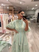 VESTIDO COMPRIDO VERDE ÁGUA EM RENDA COM CINTO PONTO CHIC