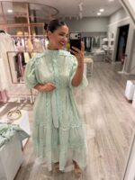VESTIDO COMPRIDO VERDE ÁGUA EM RENDA COM CINTO PONTO CHIC - Image 4