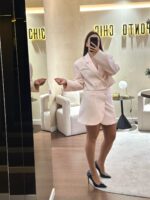 CONJUNTO ROSA CLARO COM BLAZER CROPPED E SAIA PONTO CHIC
