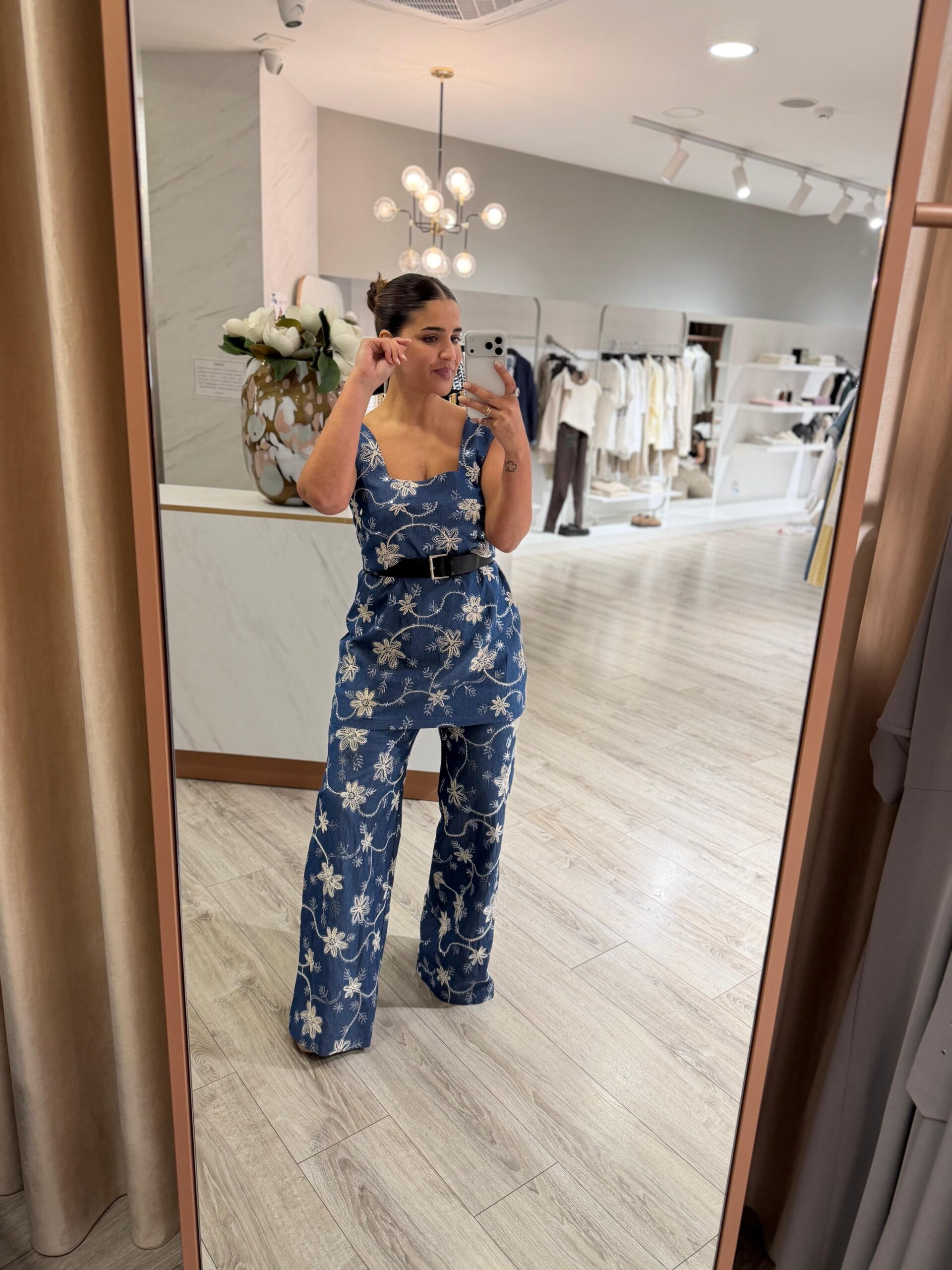 WhatsApp Image 2026-03-26 at 20.28.35 (3) CALÇA PANTALONA EM TENCEL COM BORDADO FLORAL MISS YOU - Image 1
