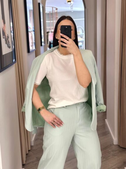 CAMISOLA DE MALHA BRANCA COM DETALHE EM RENDA PONTO CHIC