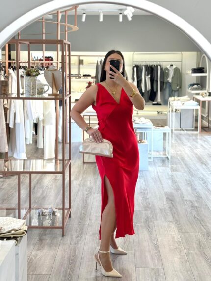 VESTIDO COMPRIDO ACETINADO VERMELHO COM DECOTE EM V DIXIE