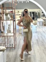 VESTIDO COMPRIDO ACETINADO BEGE ESCURO COM DECOTE EM V DIXIE - Image 6