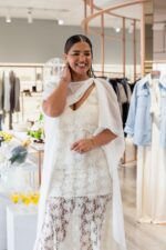 VESTIDO COMPRIDO BRANCO COM TEXTURA FLORAL EM RELEVO RINASCIMENTO