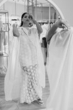 VESTIDO COMPRIDO BRANCO COM TEXTURA FLORAL EM RELEVO RINASCIMENTO - Image 5