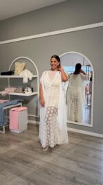 VESTIDO COMPRIDO BRANCO COM TEXTURA FLORAL EM RELEVO RINASCIMENTO - Image 2