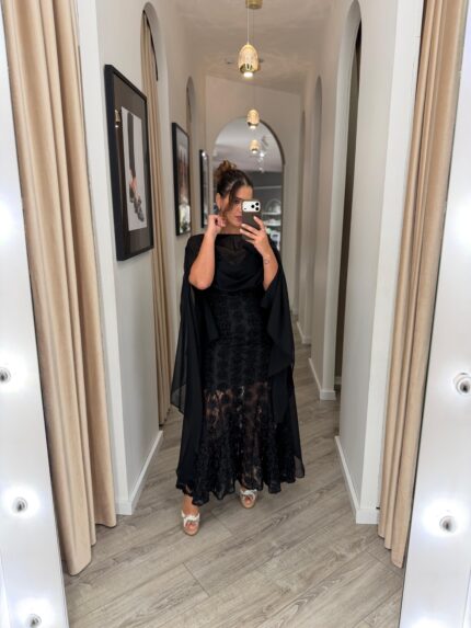 VESTIDO COMPRIDO PRETO COM TEXTURA FLORAL EM RELEVO RINASCIMENTO