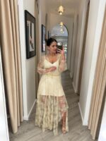 VESTIDO LONGO EM RENDA CRU COM DECOTE EM V RINASCIMENTO - Image 3
