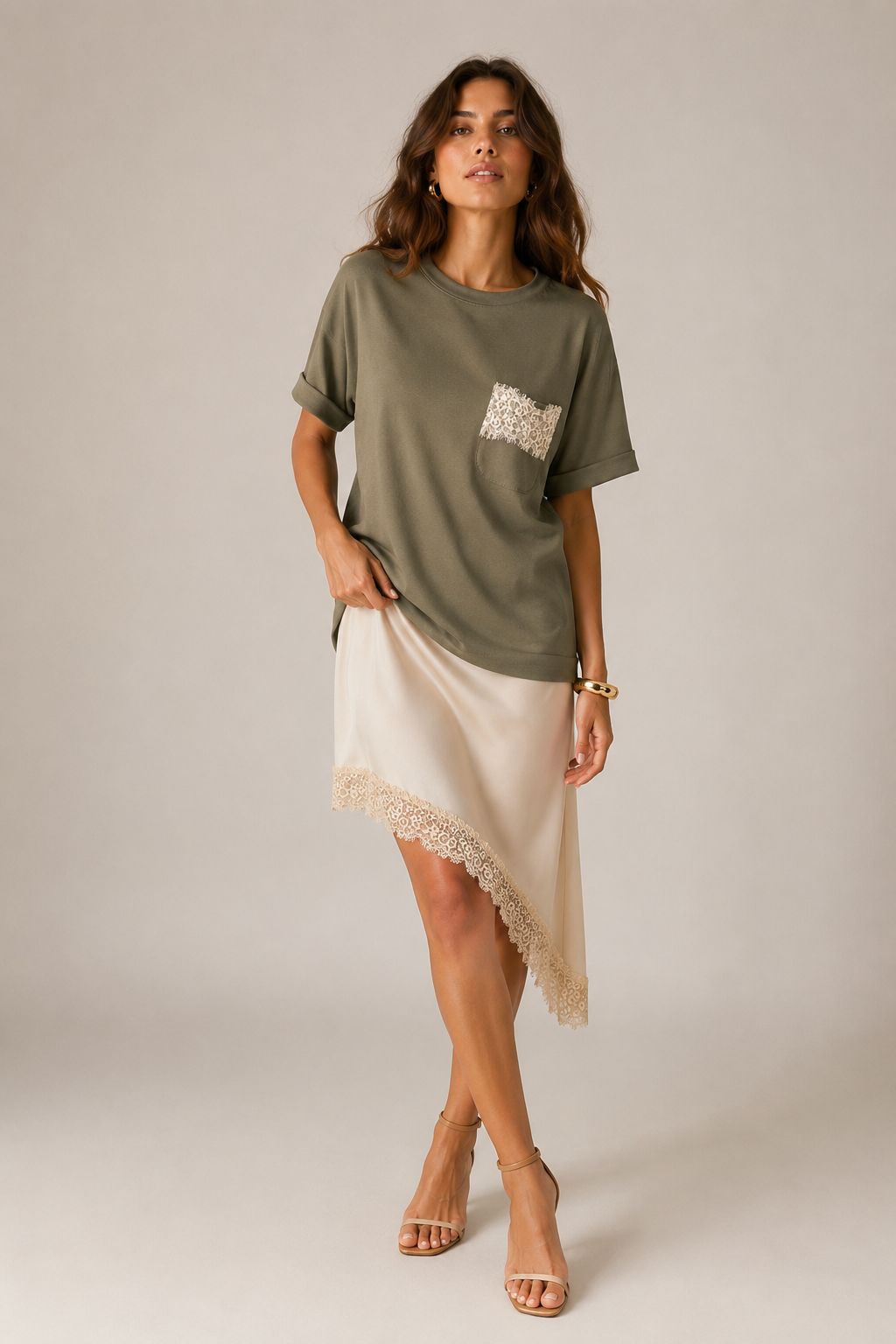 WhatsApp Image 2026-05-28 at 11.53.53 VESTIDO MIDI VERDE MILITAR COM SAIA EM CETIM E RENDA DIXIE - Image 1