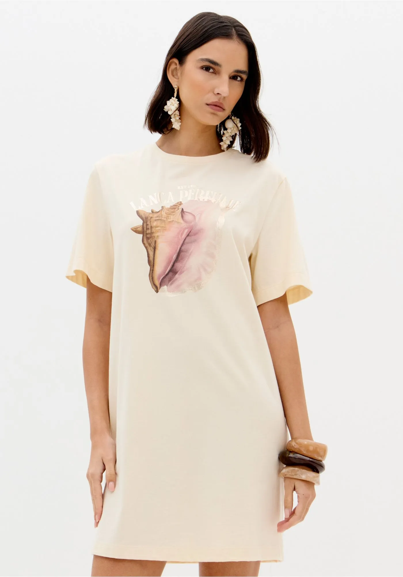 transferir (93) VESTIDO T-SHIRT BEGE COM ESTAMPA FRONTAL LANÇA PERFUME - Image 1