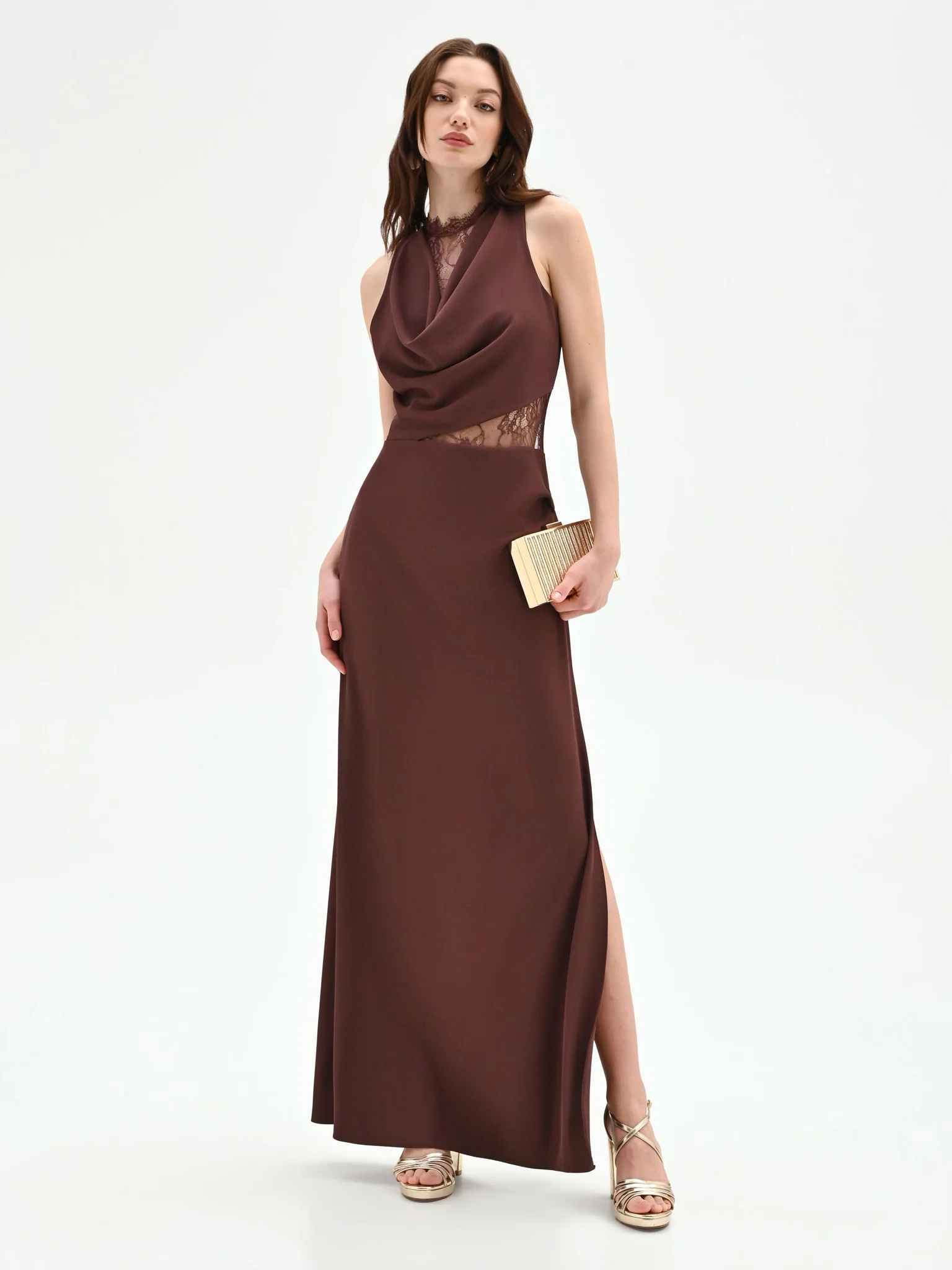9d5f749fc757d5da54b2c29024a7910239a857d3_EDITORIAL_CFC0128799003_B401 VESTIDO CETIM COM RENDA CASTANHO RINASCIMENTO - Image 1