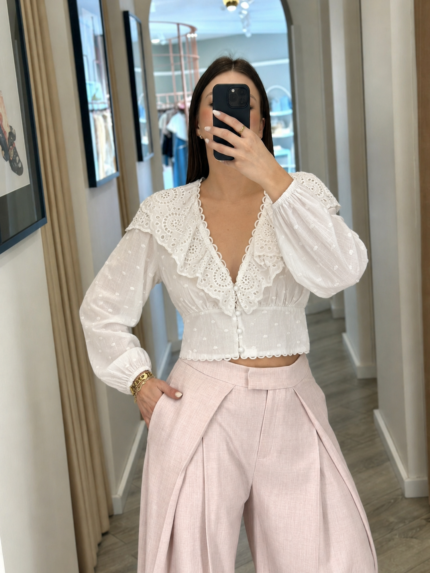BLUSA BRANCA COM RENDA E BORDADO PONTO CHIC
