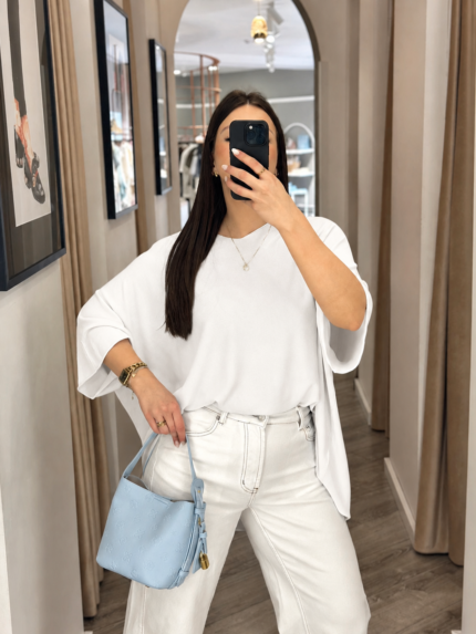 CAMISOLA BRANCA DECOTE EM V FLUIDA PONTO CHIC