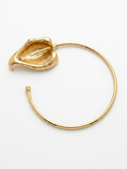 COLAR DOURADO COM PENDENTE TEXTURADO SAHOCO