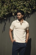 POLO BEGE TRICOT  RISCA AZUL PONTO CHIC - Image 4