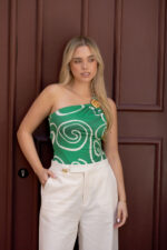 BODY VERDE ESTAMPADO HALTER COM DETALHE DOURADO LANÇA PERFUME