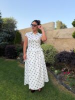 CAMISA BRANCA COM BOLAS PRETAS E FOLHO PONTO CHIC - Image 3