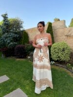 VESTIDO BEGE CAI CAI COM PADRÃO BORDADO PONTO CHIC