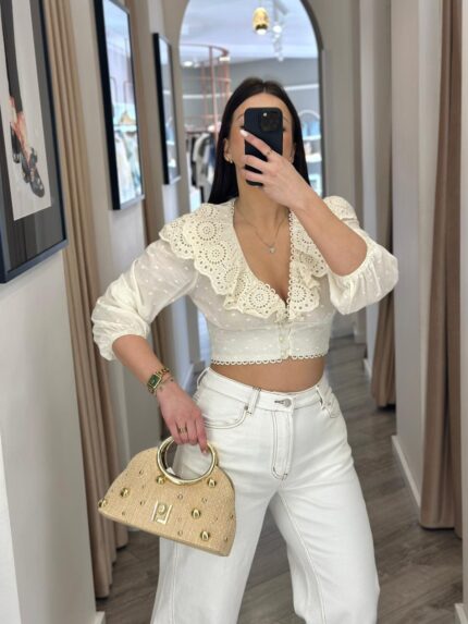 BLUSA BEGE COM RENDA E BORDADO PONTO CHIC