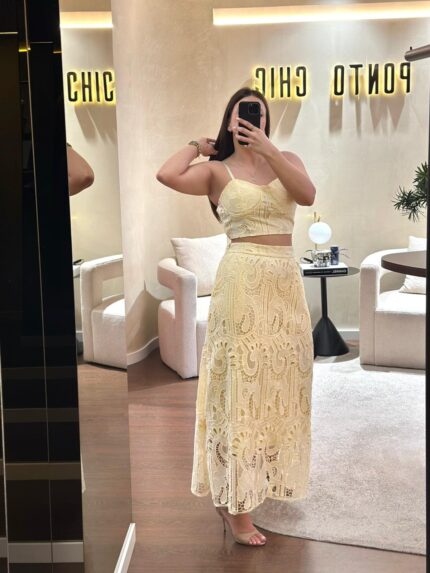 CONJUNTO AMARELO EM RENDA COM TOP E SAIA PONTO CHIC