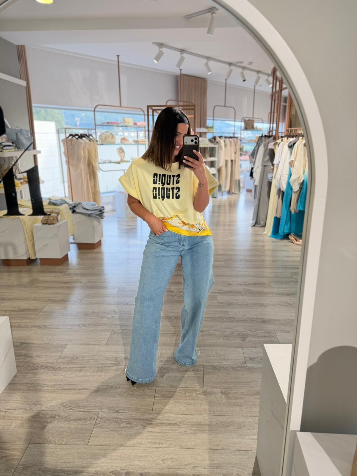 WhatsApp Image 2026-04-20 at 20.51.24 (4) CALÇA GANGA WIDE LEG COM AJUSTE NA BAINHA PONTO CHIC - Image 1