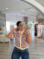 BLUSA CROCHET MULTICOR COM BOTÕES PONTO CHIC - Image 3
