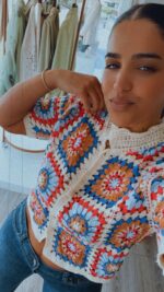BLUSA CROCHET MULTICOR COM BOTÕES PONTO CHIC