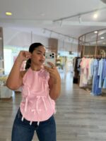 TOP ROSA COM LAÇOS APLICADOS PONTO CHIC