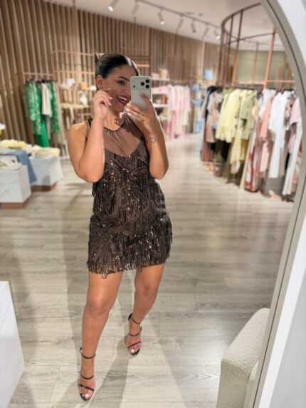 VESTIDO CASTANHO COM LANTEJOULAS E TULE RINASCIMENTO