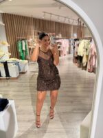 VESTIDO CASTANHO COM LANTEJOULAS E TULE RINASCIMENTO - Image 3