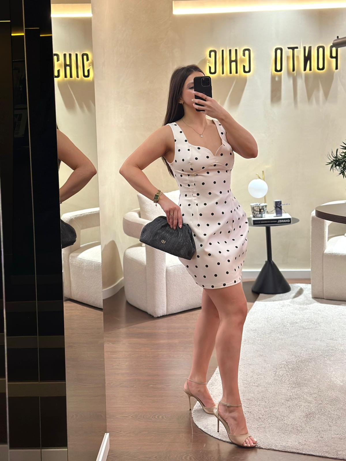 WhatsApp Image 2026-05-22 at 17.54.29 VESTIDO CURTO BRANCO COM BOLAS DIXIE - Image 1
