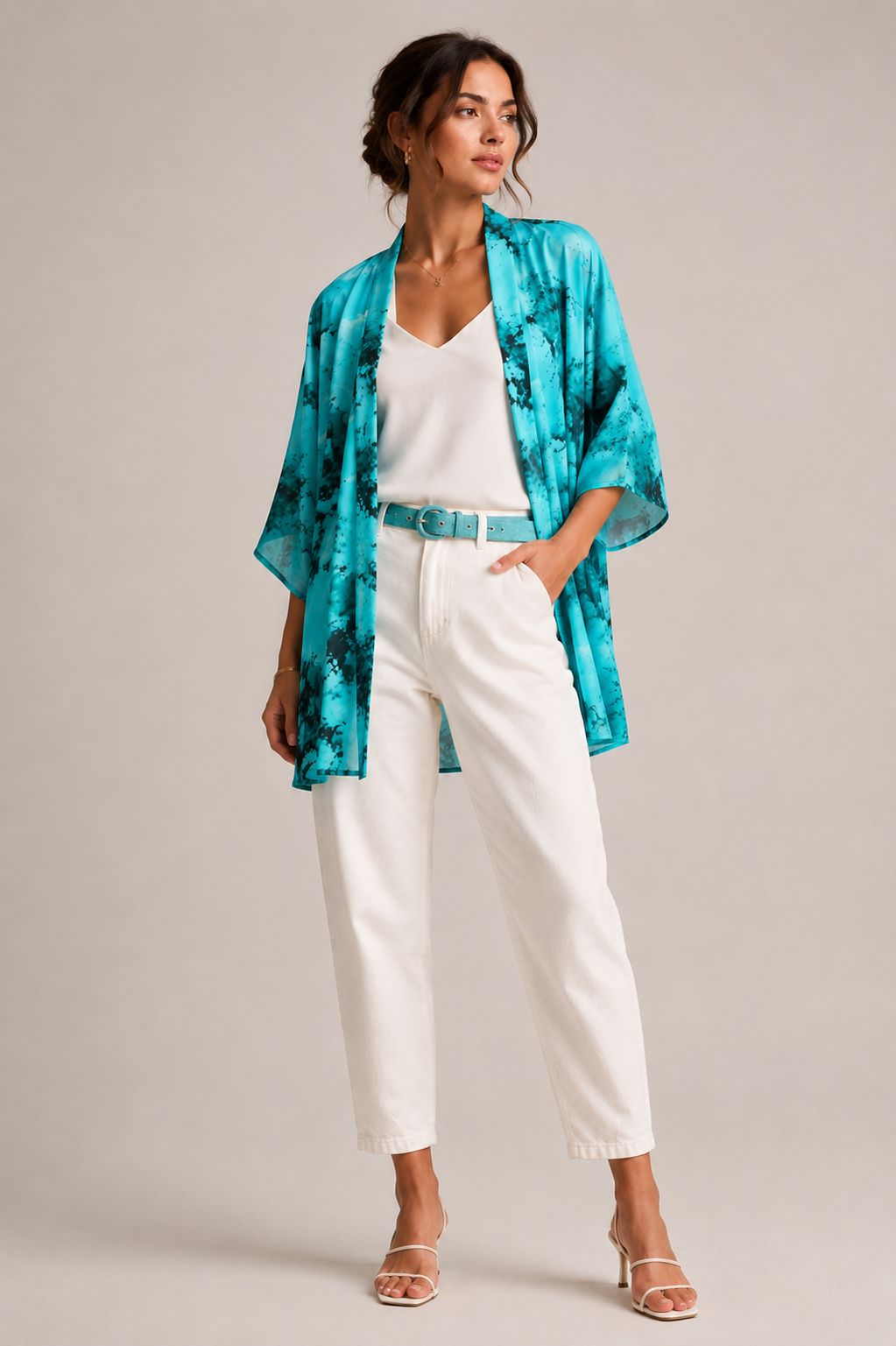 WhatsApp Image 2026-05-28 at 13.02.20 KIMONO AZUL COM ESTAMPADO ABSTRATO RINASCIMENTO - Image 1