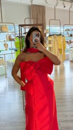 VESTIDO VERMELHO COMPRIDO COM LAÇO PONTO CHIC - Image 2