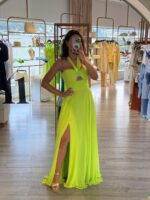 VESTIDO LONGO VERDE LIMA COM CORPETE DRAPEADO E APLICAÇÃO CENTRAL PONTO CHIC