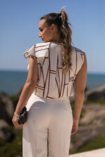 TÚNICA ESTAMPADA CAMEL COM FOLHO NA MANGA SILVINA CAMPOS - Image 2