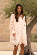 VESTIDO ROSA CURTO EM RENDA FERRACHE - Image 3