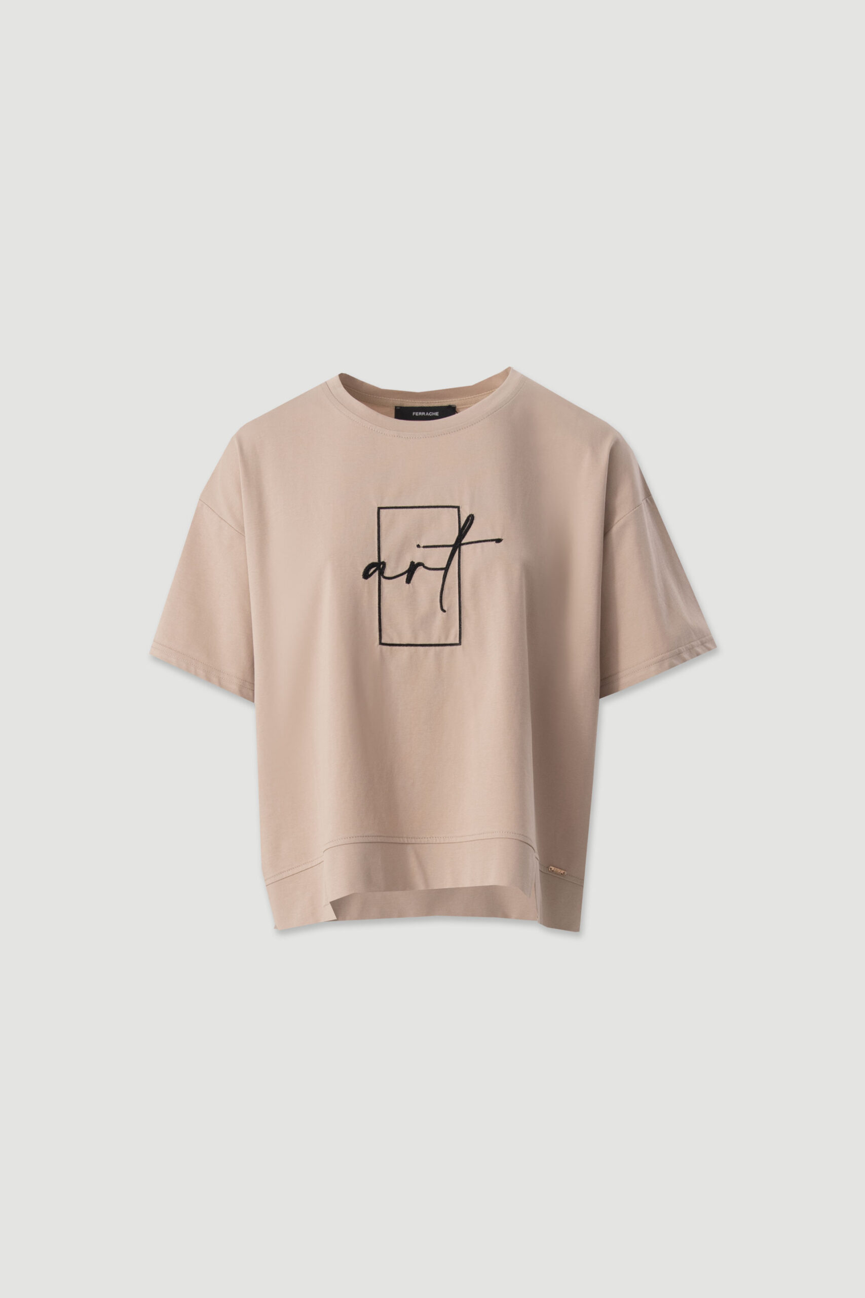 1778516983_7603ecfec87a009c468dd4dbd521f789 T-SHIRT BEGE COM BORDADO FERRACHE - Image 1