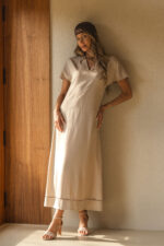 VESTIDO MIDI BEGE MINIMALISTA FERRACHE
