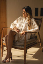VESTIDO BEGE CURTO EM RENDA FERRACHE - Image 2