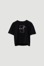 T-SHIRT PRETA COM BORDADO FERRACHE